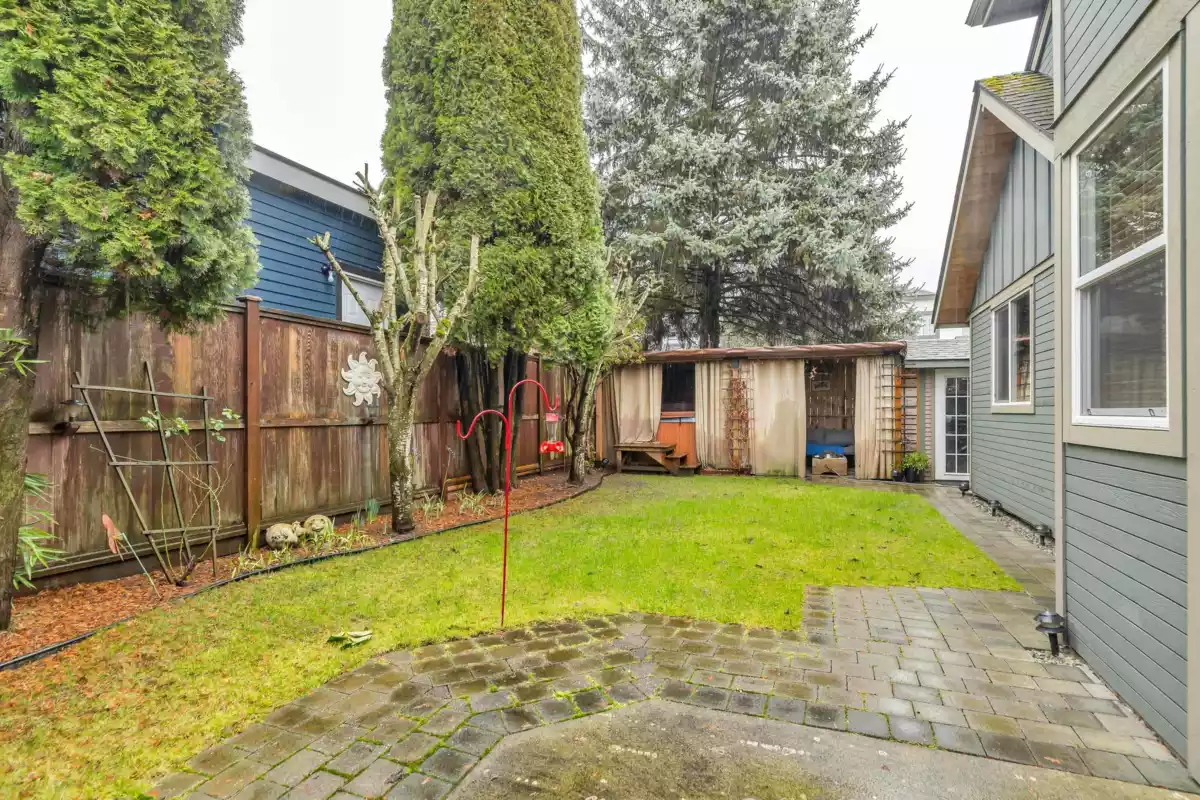 Family Room Photo of 11893 Woodgrove Avenue, Delta, BC