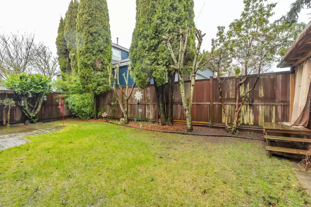 Kitchen Photo of 11893 Woodgrove Avenue, Delta, BC