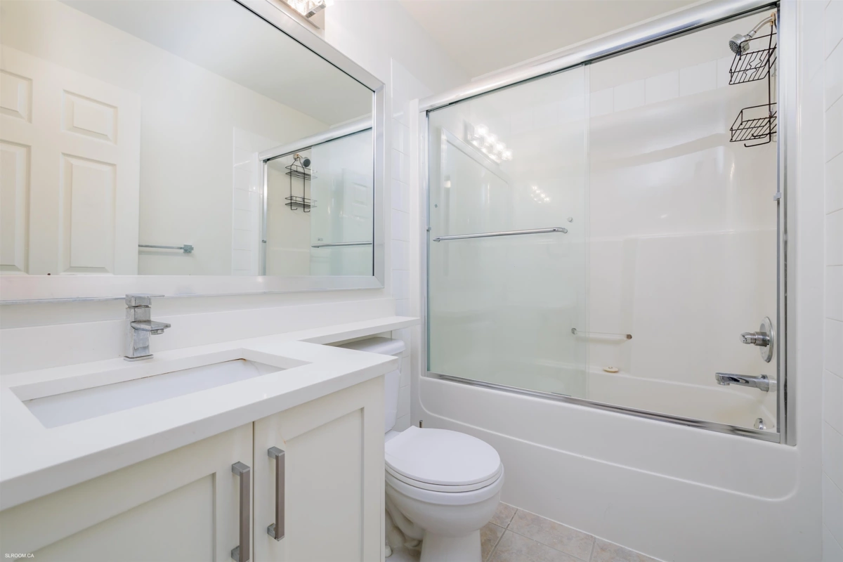 Walk-In Closet Photo of 140 Shoreline Circle, Port Moody, BC