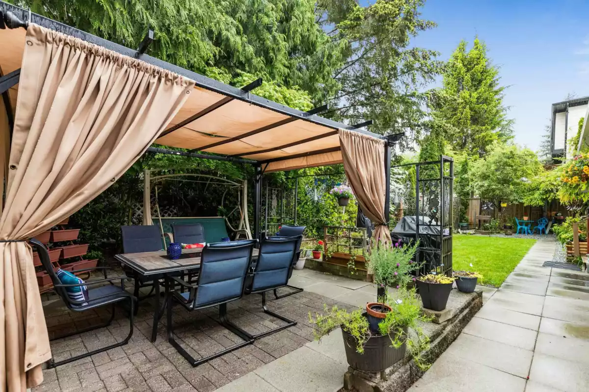 Powder Room Photo of 12214 211 Street, Maple Ridge, BC