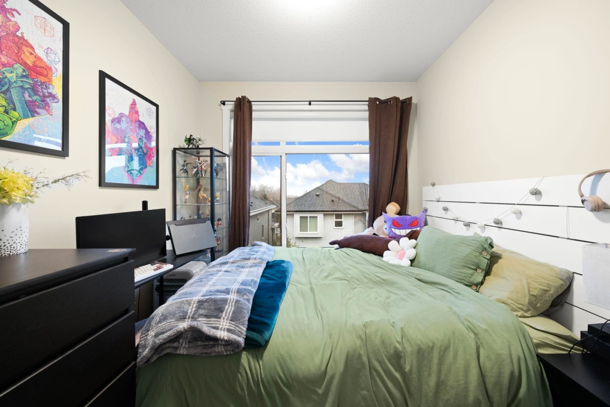 Basement Recreation Room Photo of 15 16488 64 Avenue, Surrey, BC