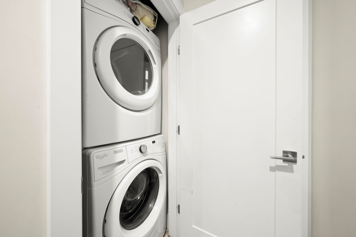 Entry Foyer Photo of 15 16488 64 Avenue, Surrey, BC