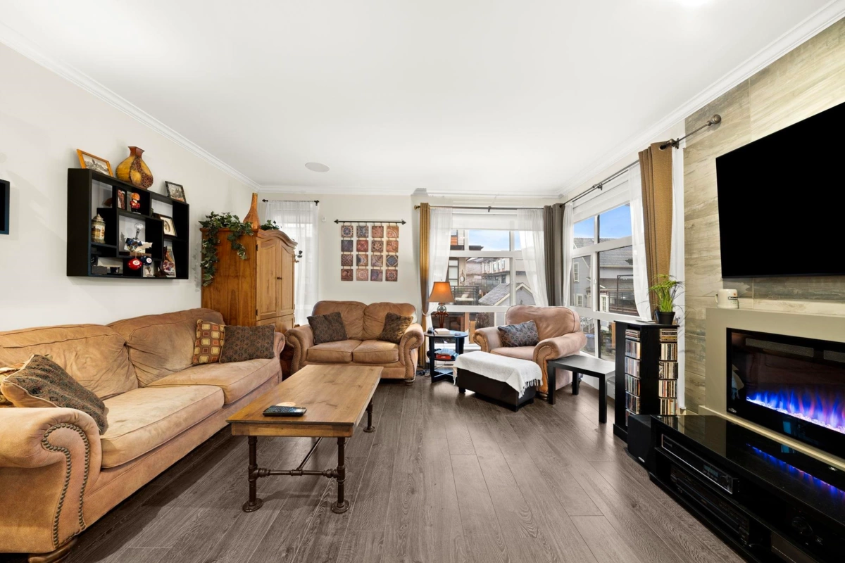 Family Room Photo of 15 16488 64 Avenue, Surrey, BC