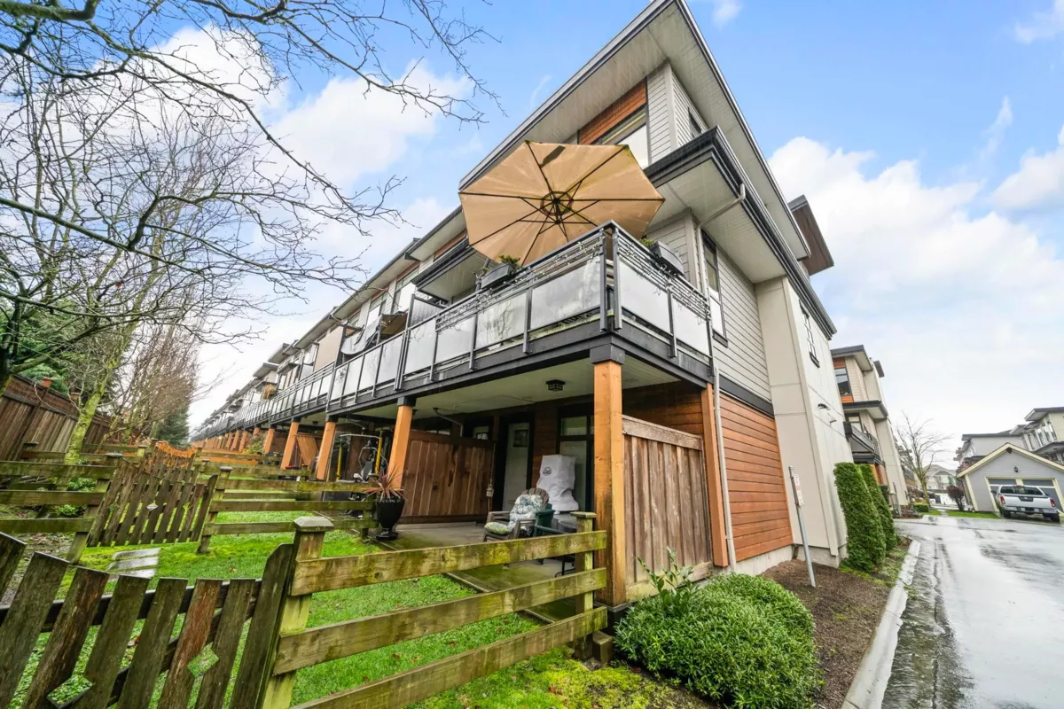 Front Yard Photo of 15 16488 64 Avenue, Surrey, BC