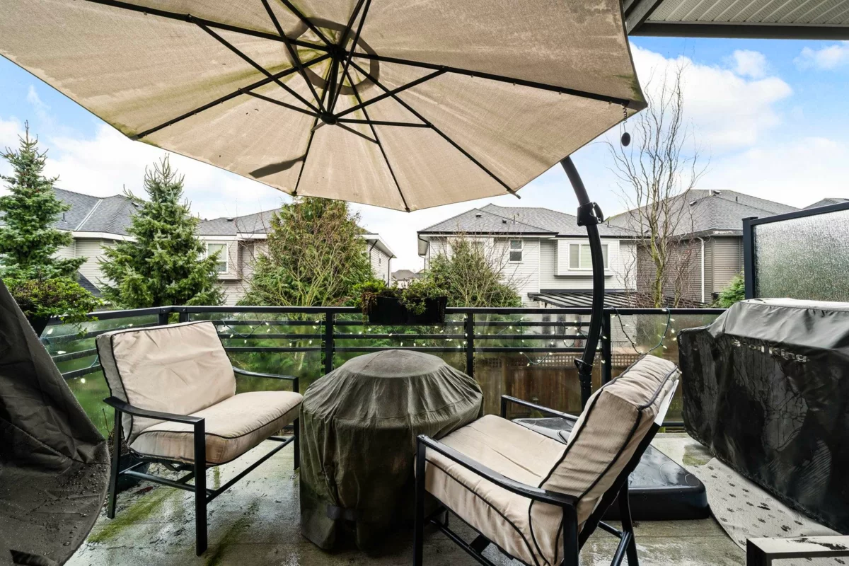 Guest Bathroom Photo of 15 16488 64 Avenue, Surrey, BC