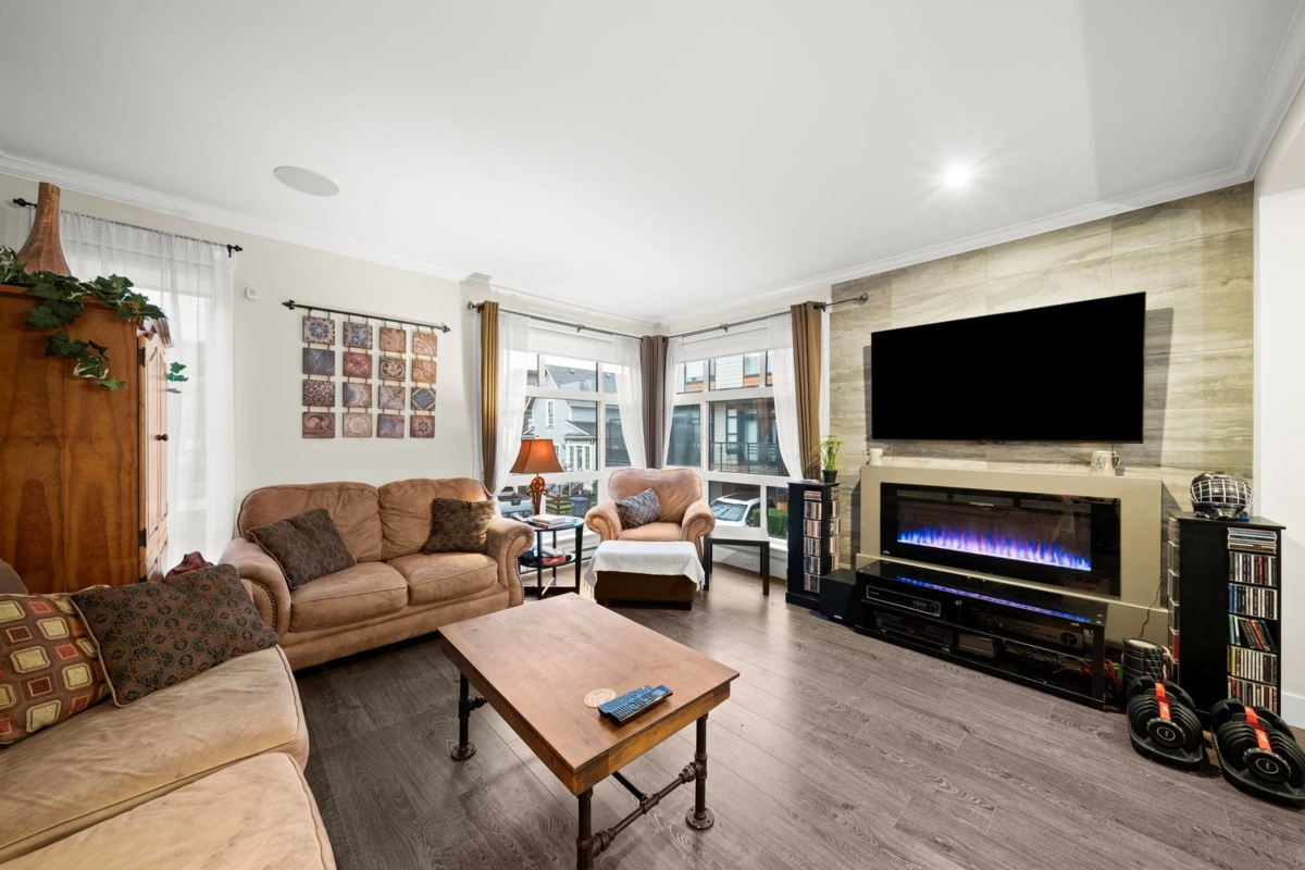 Kitchen Photo of 15 16488 64 Avenue, Surrey, BC
