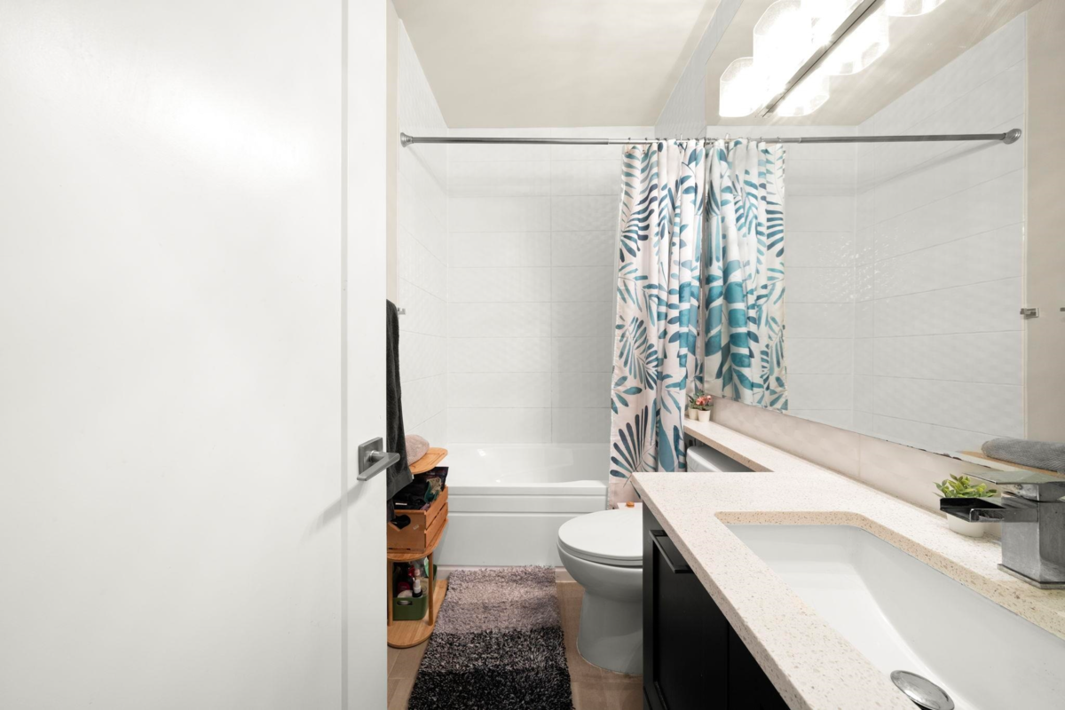 Office / Den Photo of 15 16488 64 Avenue, Surrey, BC