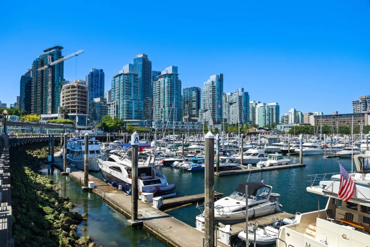 Backyard Photo of 407 1333 W Georgia Street, Vancouver, BC