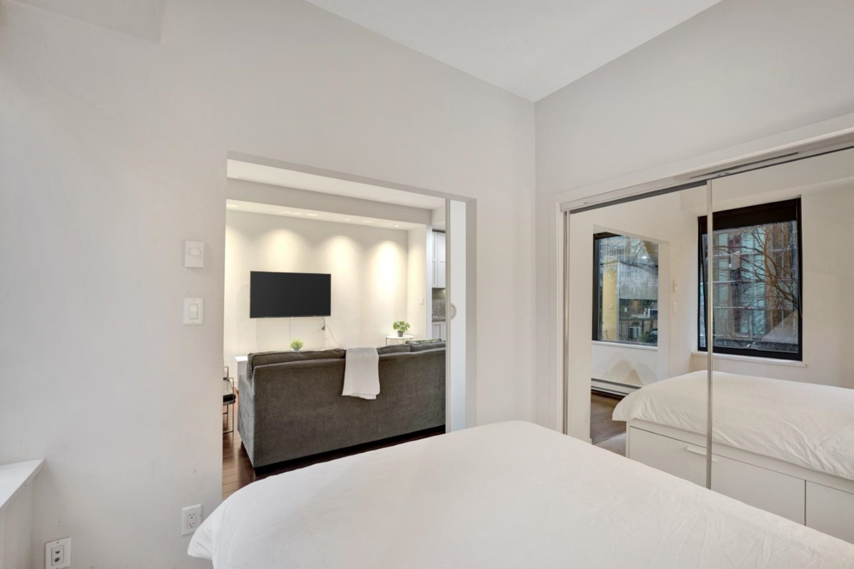 Basement Recreation Room Photo of 407 1333 W Georgia Street, Vancouver, BC