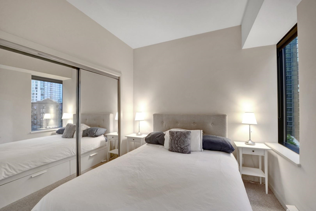 Office / Den Photo of 407 1333 W Georgia Street, Vancouver, BC