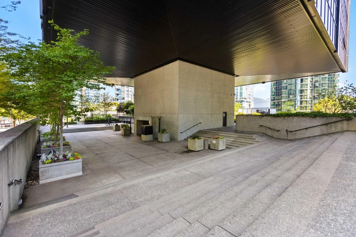 Outdoor Deck Photo of 407 1333 W Georgia Street, Vancouver, BC