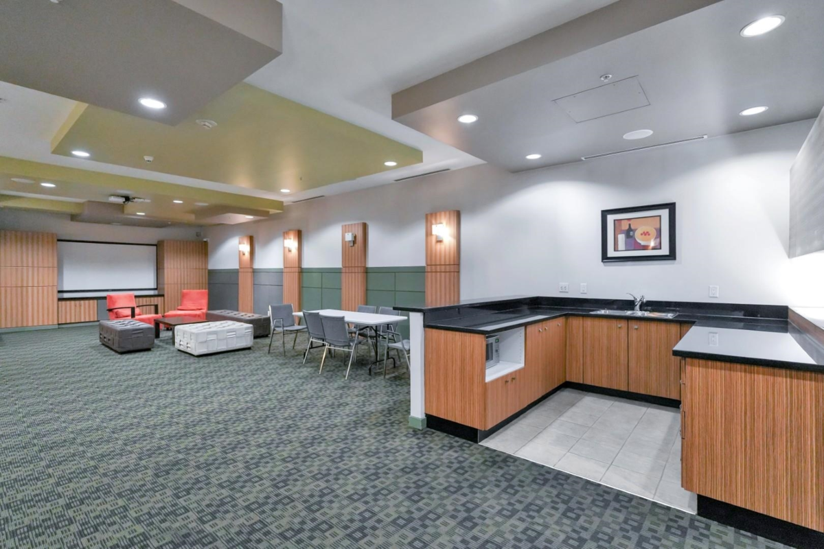 Outdoor Patio Photo of 407 1333 W Georgia Street, Vancouver, BC