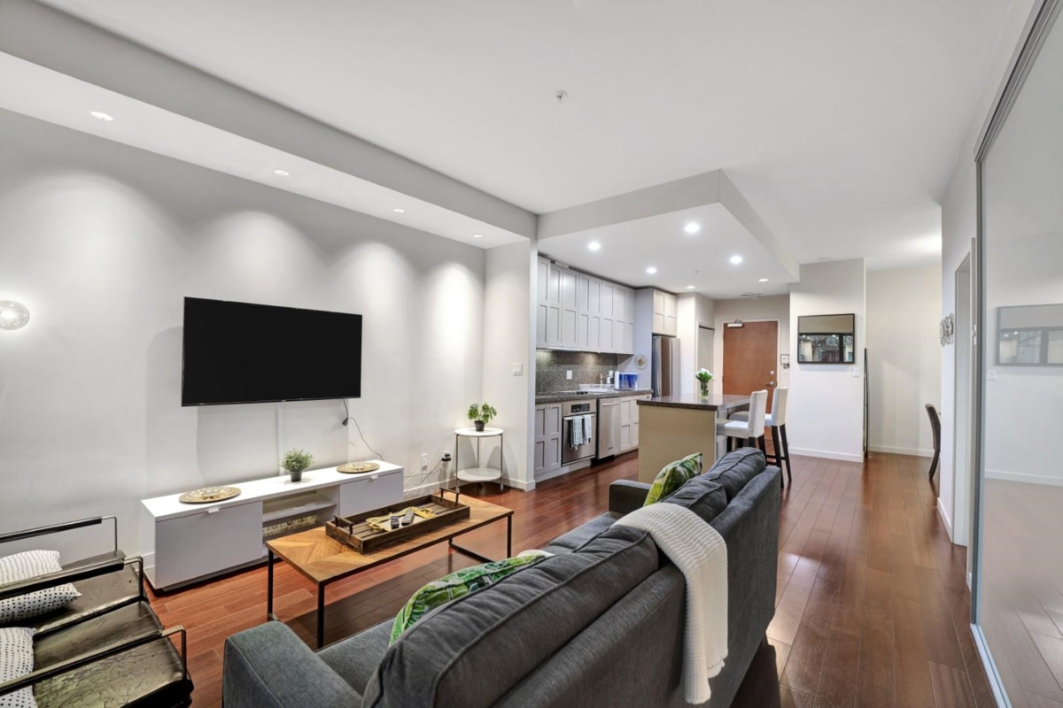 Powder Room Photo of 407 1333 W Georgia Street, Vancouver, BC