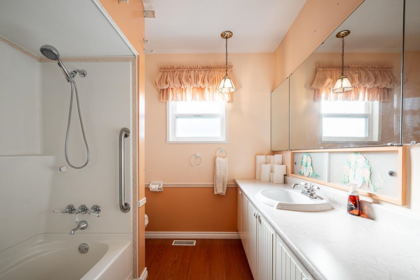 Mudroom Photo of 16530 108 Avenue, Surrey, BC