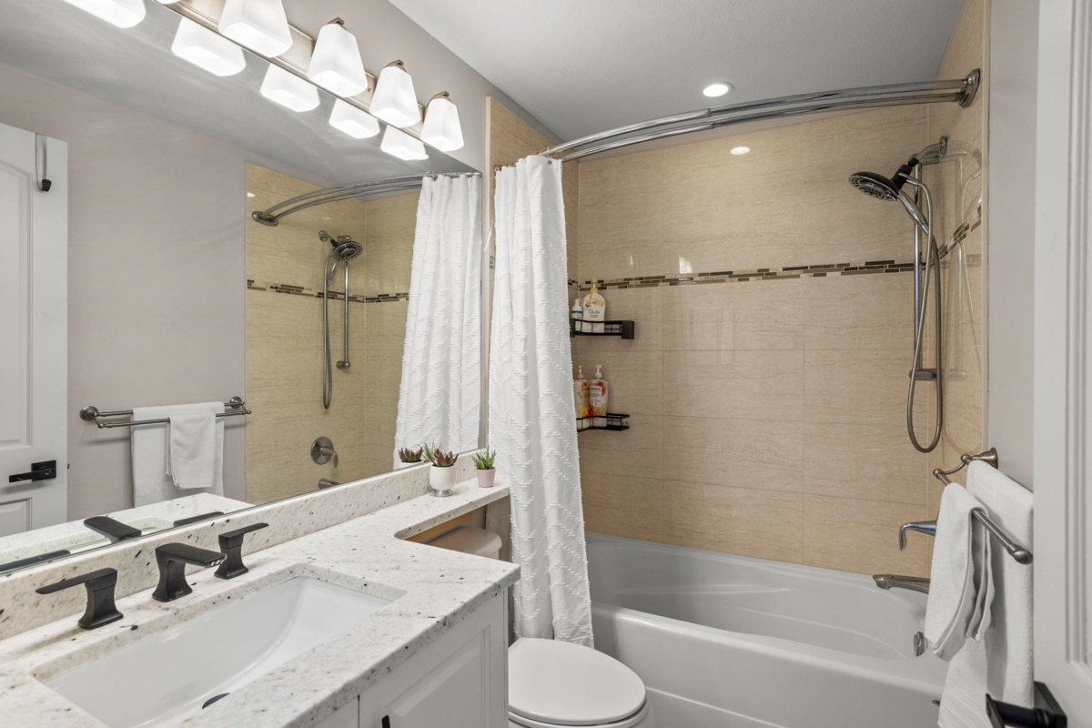 Guest Bathroom Photo of 253 8258 207a Street, Langley, BC