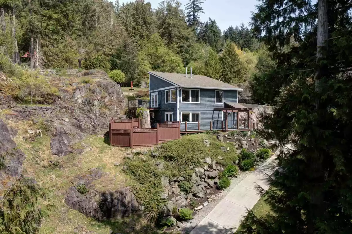 Family Room Photo of 8362 Redrooffs Road, Halfmoon Bay, BC