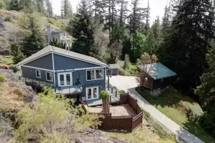 Kitchen Photo of 8362 Redrooffs Road, Halfmoon Bay, BC