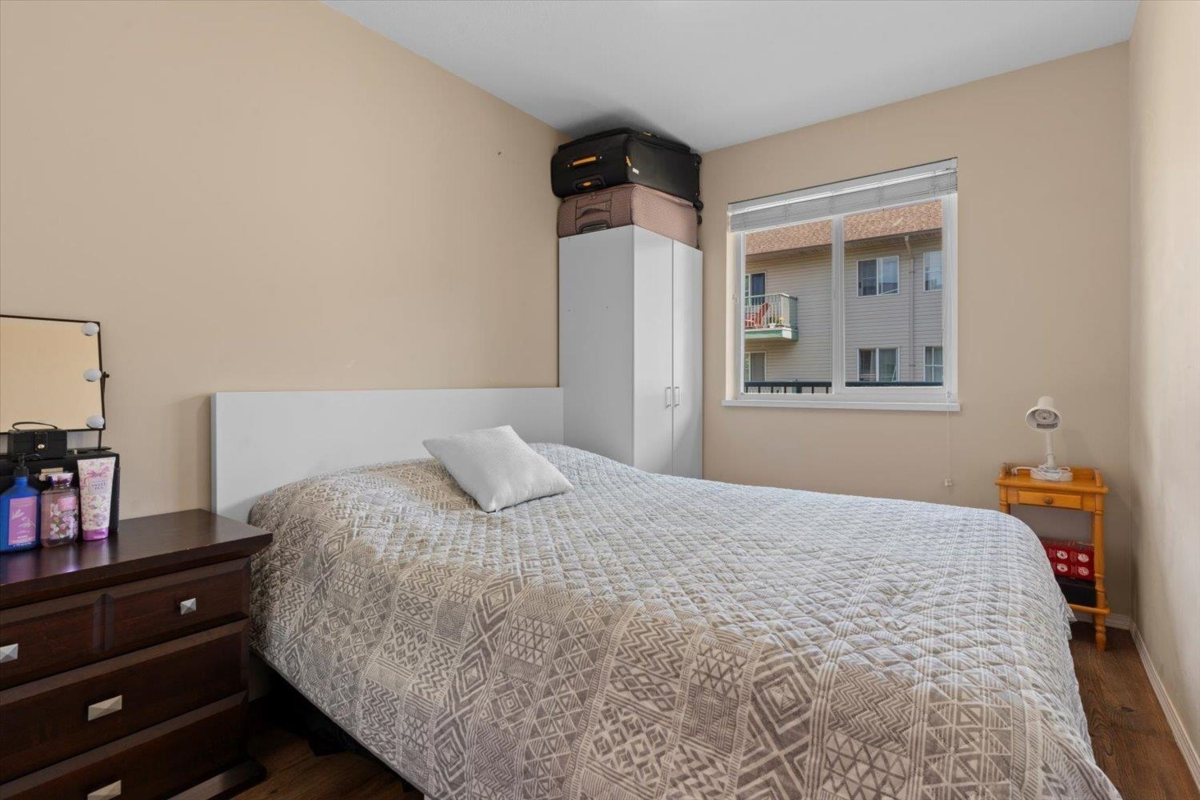 Primary Bathroom Photo of 310 31771 Peardonville Road, Abbotsford, BC