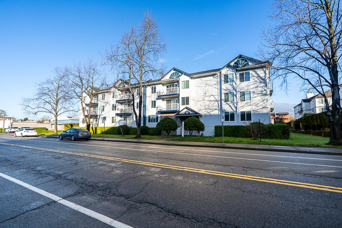 Living Room Photo of 305 17695 58 Avenue, Surrey, BC