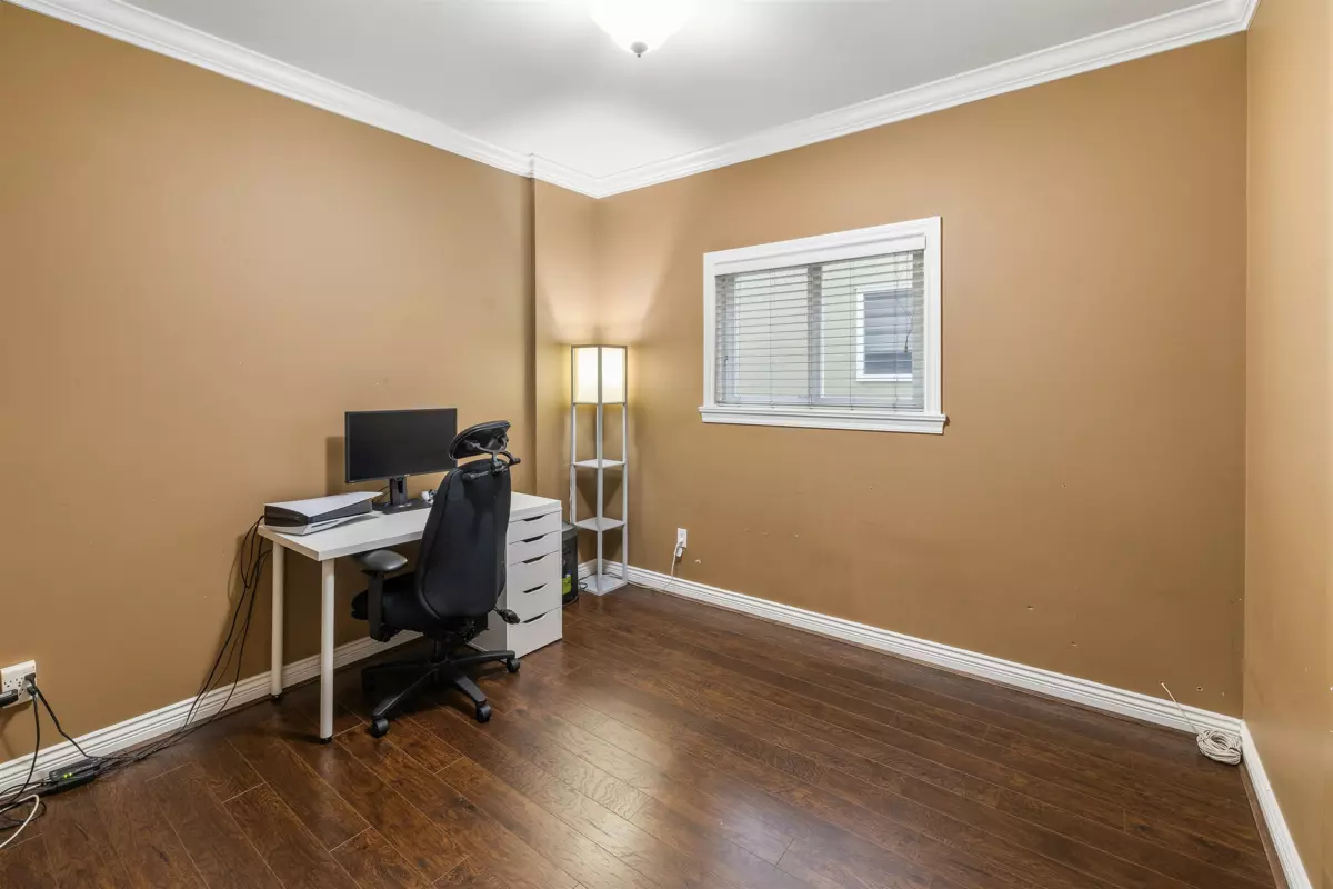 Breakfast Nook Photo of 14855 71 Avenue, Surrey, BC