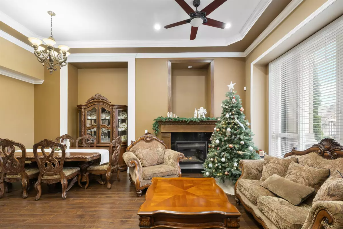 Family Room Photo of 14855 71 Avenue, Surrey, BC