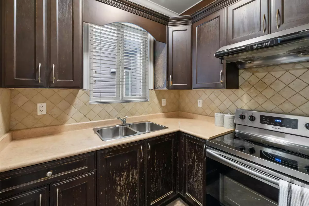 Kitchen Island Photo of 14855 71 Avenue, Surrey, BC