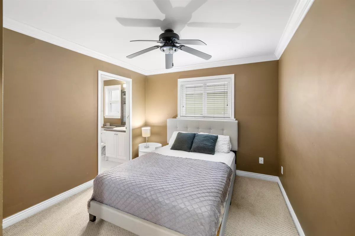 Office / Den Photo of 14855 71 Avenue, Surrey, BC