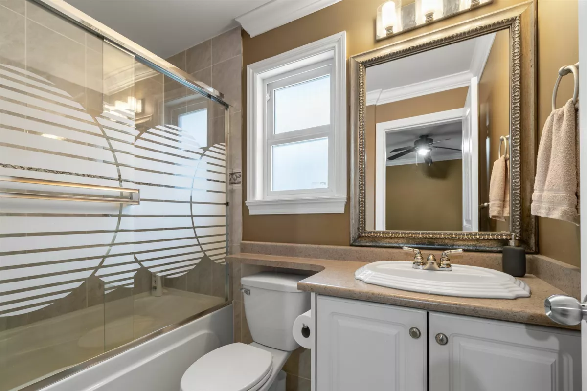 Powder Room Photo of 14855 71 Avenue, Surrey, BC