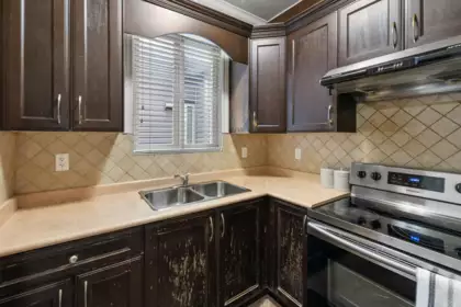 Kitchen Island Photo of 14855 71 Avenue, Surrey, BC