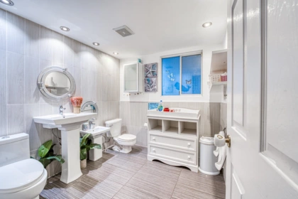 Primary Bathroom Photo of 10800 Rochdale Drive, Richmond, BC