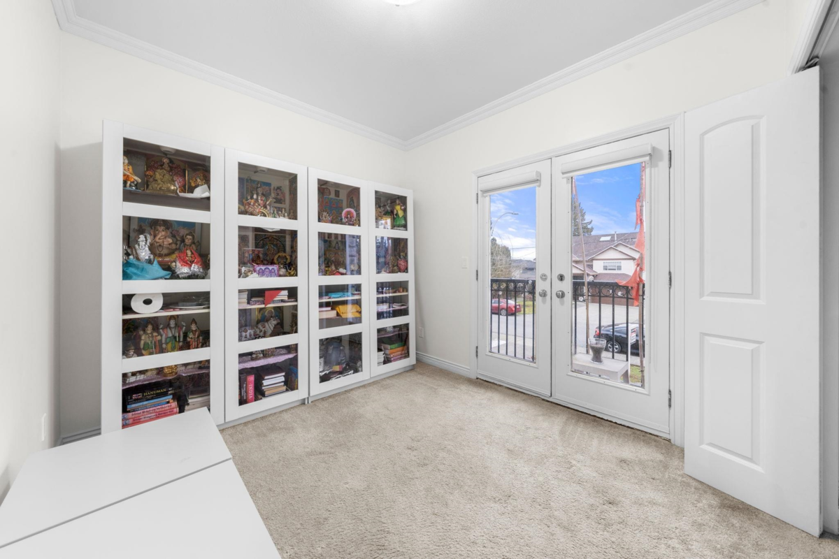 Hallway Photo of 7739 126a Street, Surrey, BC