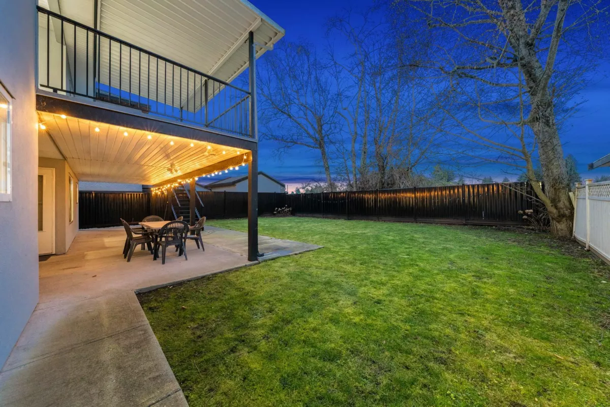 Kitchen Photo of 7739 126a Street, Surrey, BC