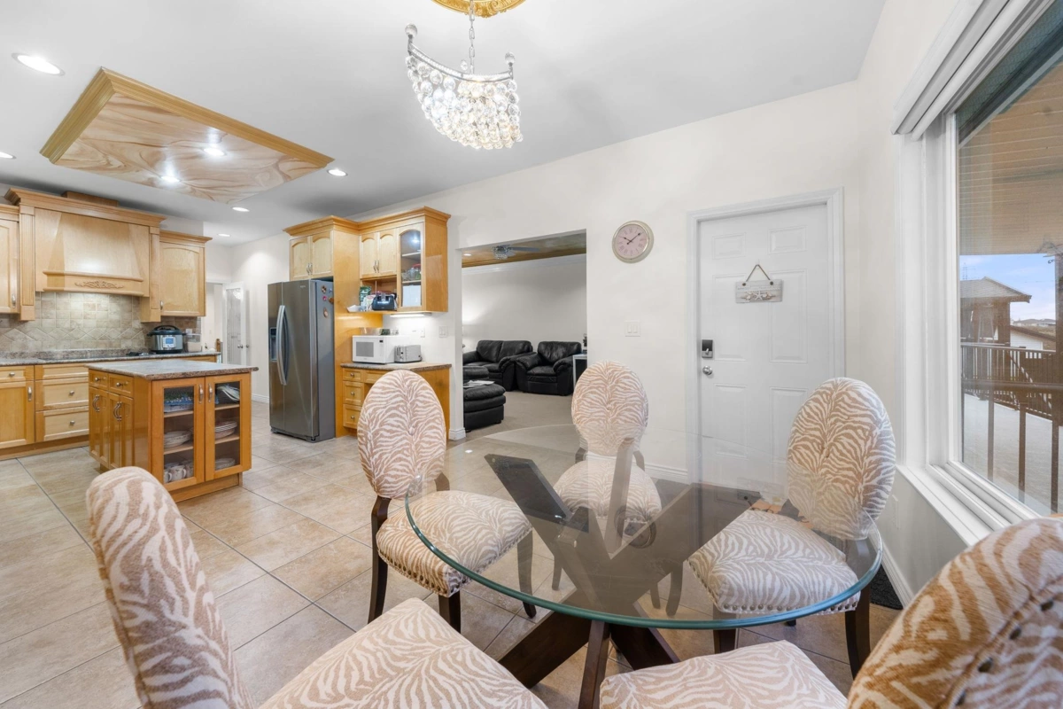 Laundry Room Photo of 7739 126a Street, Surrey, BC