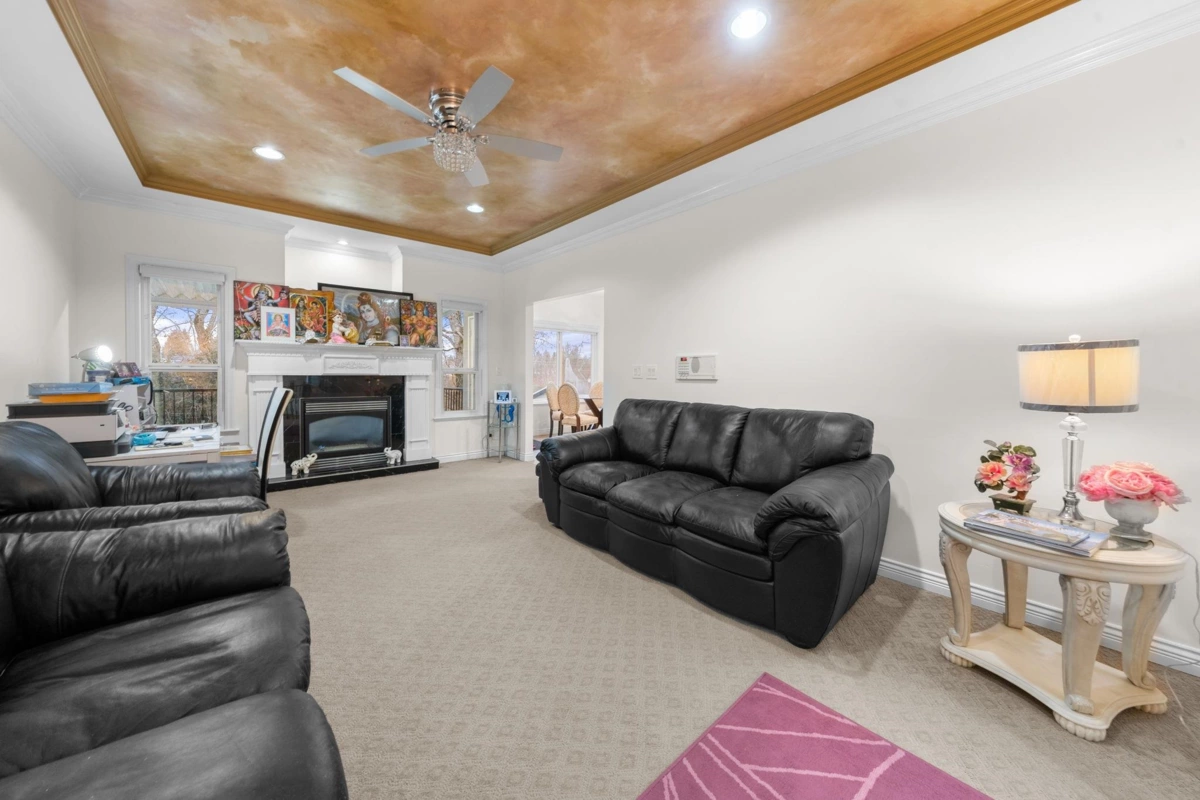 Walk-In Closet Photo of 7739 126a Street, Surrey, BC