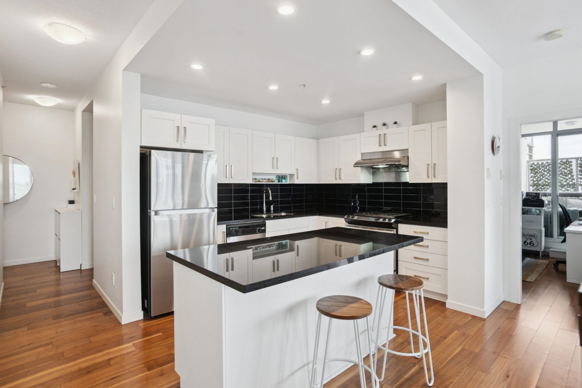 Kitchen Island Photo of 3101 2133 Douglas Road, Burnaby, BC