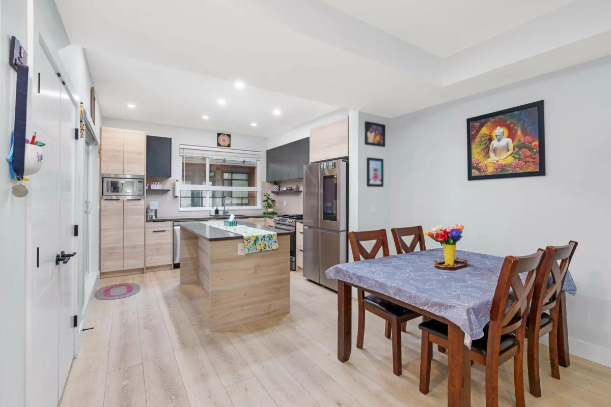 Dining Area Photo of 128 30530 Cardinal Avenue, Abbotsford, BC