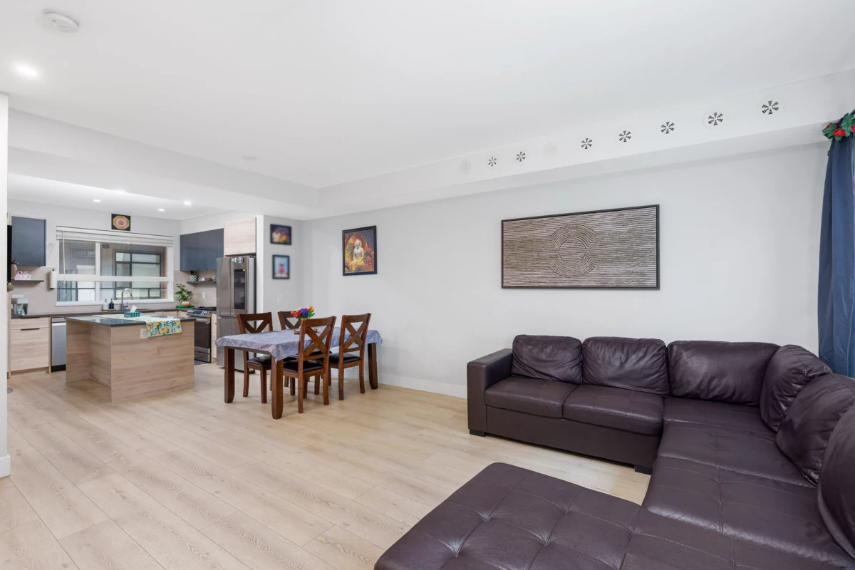 Family Room Photo of 128 30530 Cardinal Avenue, Abbotsford, BC