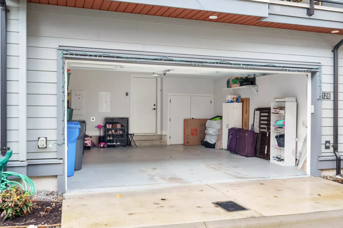 Front Yard Photo of 128 30530 Cardinal Avenue, Abbotsford, BC