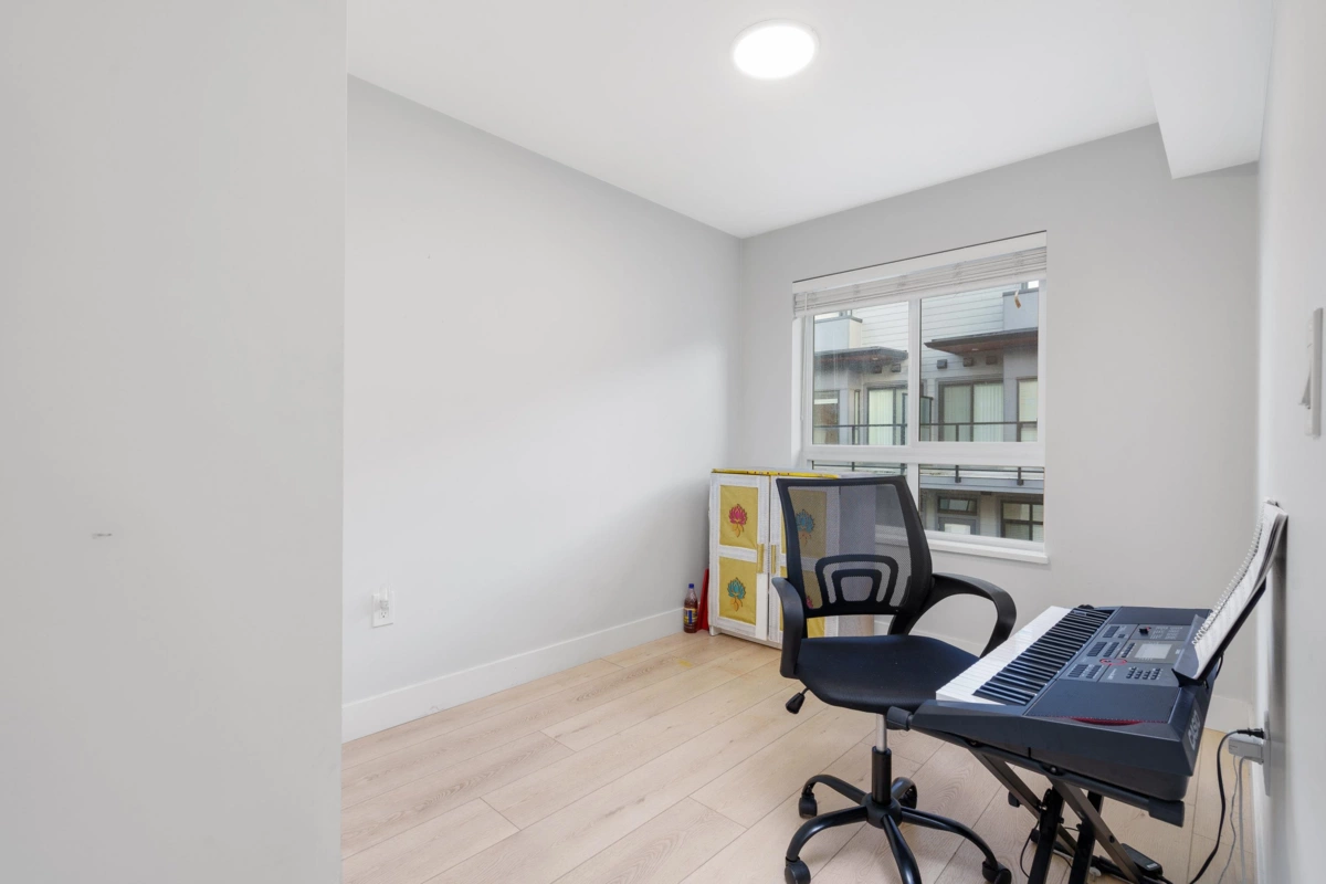 Hallway Photo of 128 30530 Cardinal Avenue, Abbotsford, BC