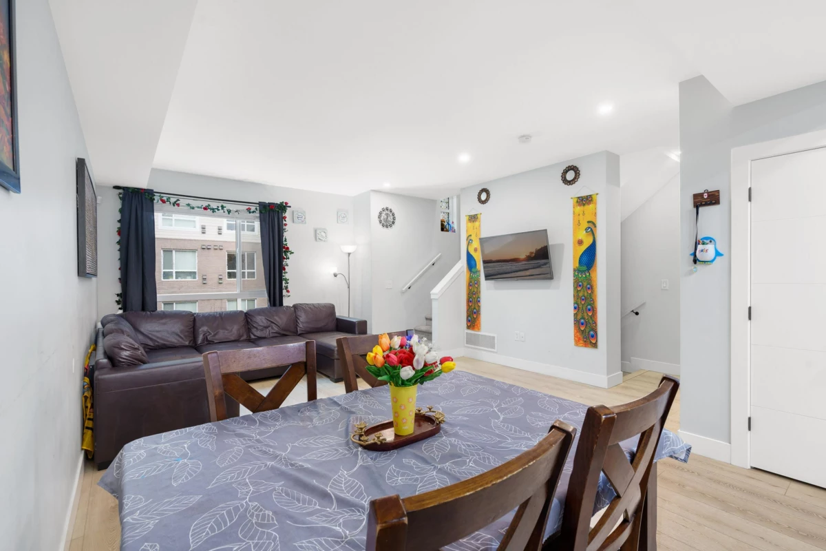 Kitchen Island Photo of 128 30530 Cardinal Avenue, Abbotsford, BC