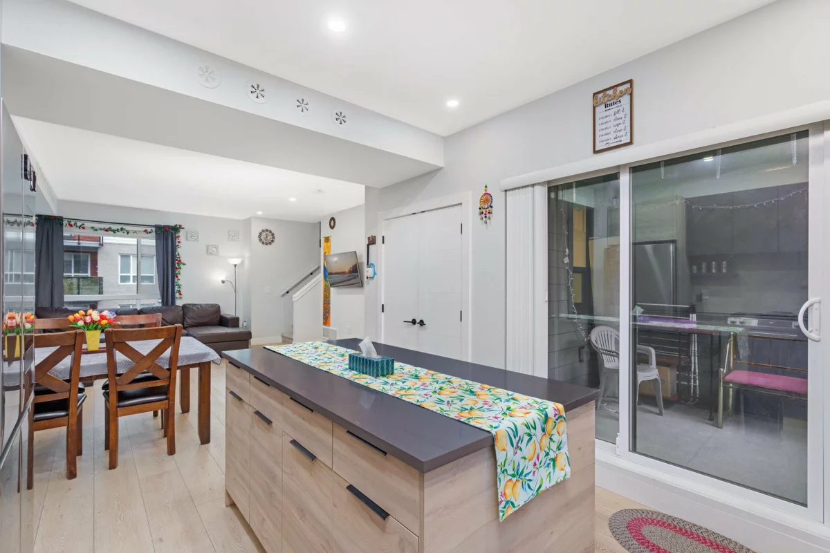 Primary Bathroom Photo of 128 30530 Cardinal Avenue, Abbotsford, BC