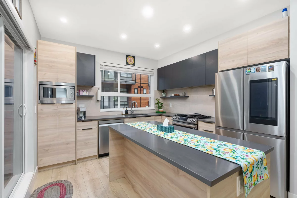 Primary Bedroom Photo of 128 30530 Cardinal Avenue, Abbotsford, BC