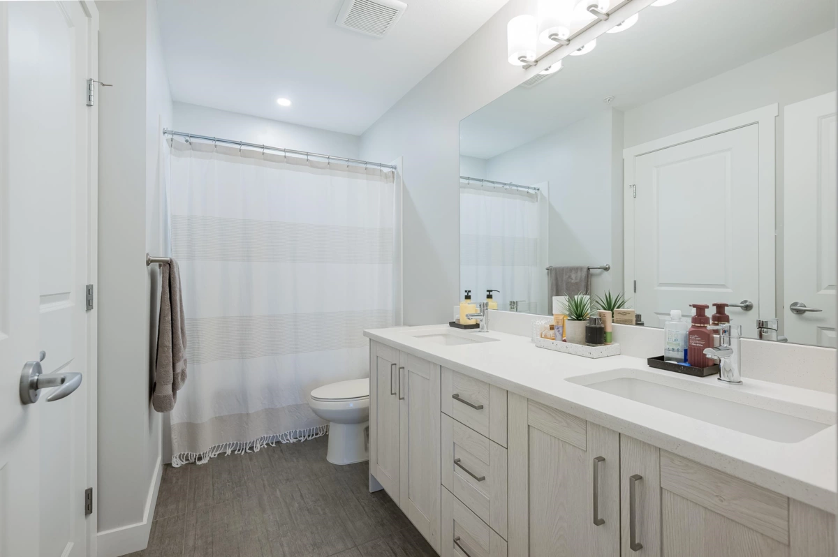 Hallway Photo of 409 20826 72 Avenue, Langley, BC