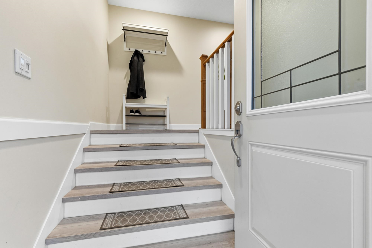 Breakfast Nook Photo of 6052 Glengarry Drive, Chilliwack, BC