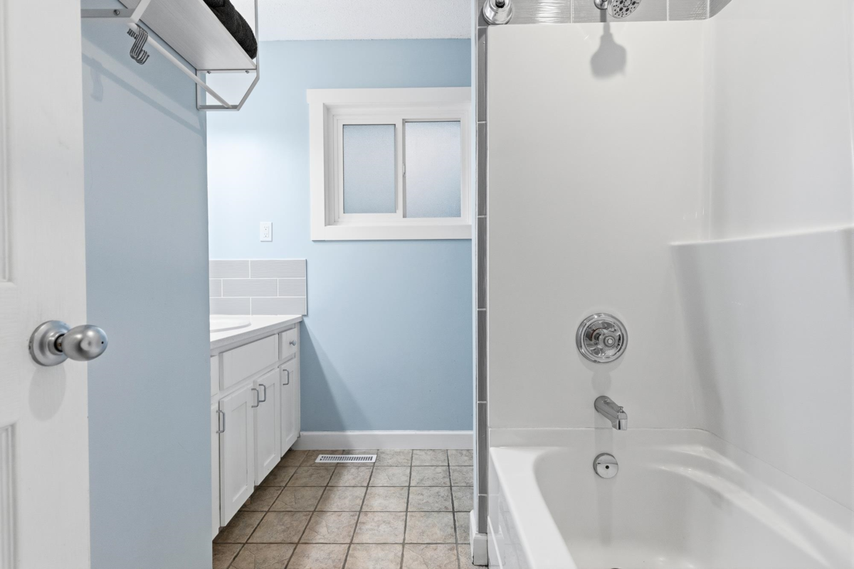 Entry Foyer Photo of 6052 Glengarry Drive, Chilliwack, BC