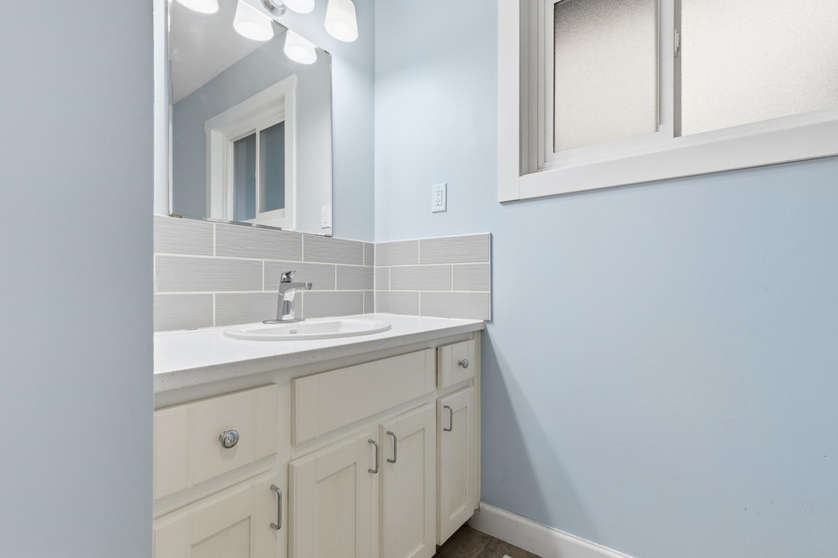 Hallway Photo of 6052 Glengarry Drive, Chilliwack, BC