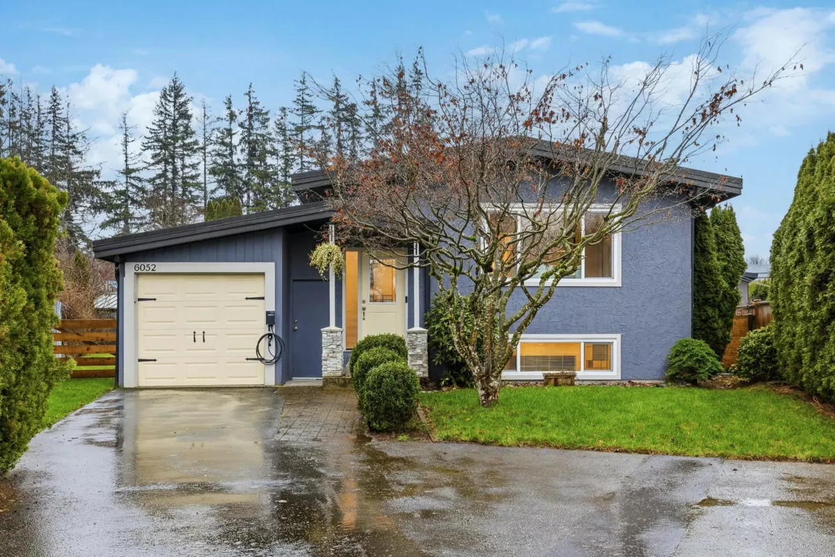 Kitchen Island Photo of 6052 Glengarry Drive, Chilliwack, BC