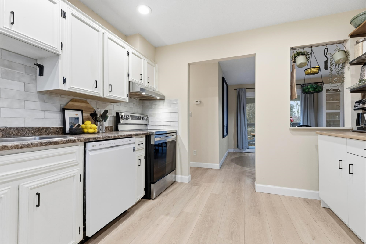 Primary Bathroom Photo of 6052 Glengarry Drive, Chilliwack, BC