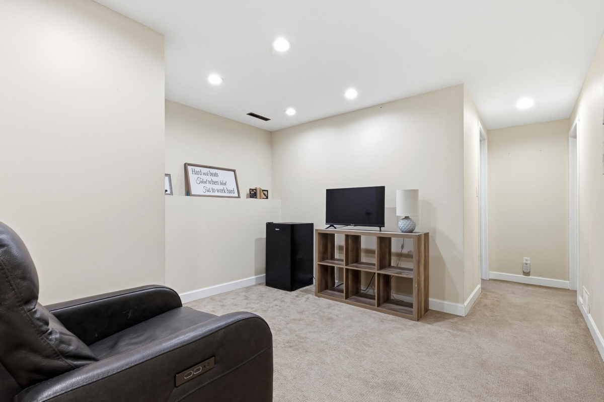 Swimming Pool Photo of 6052 Glengarry Drive, Chilliwack, BC