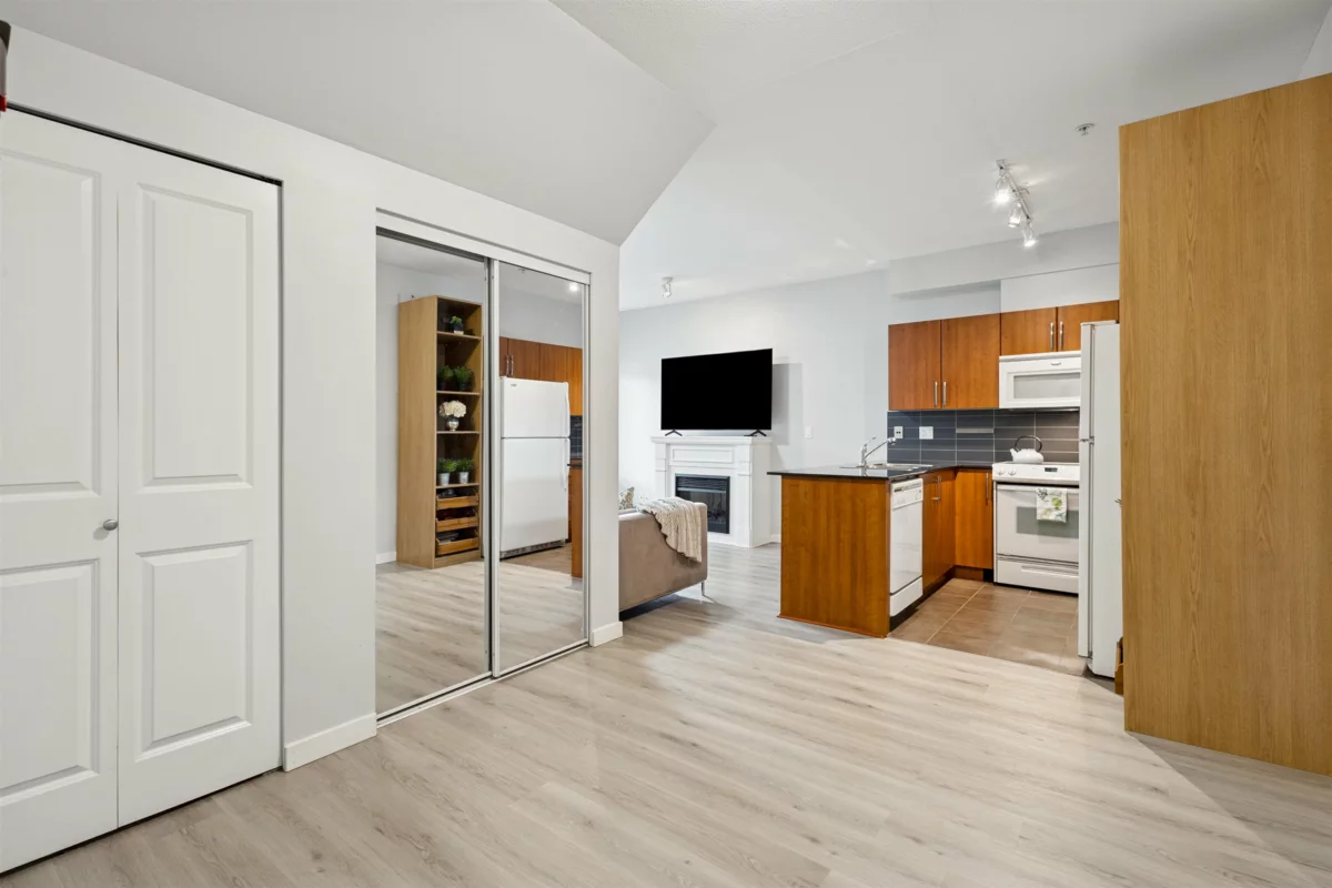 Primary Bathroom Photo of 201 1661 Fraser Avenue, Port Coquitlam, BC